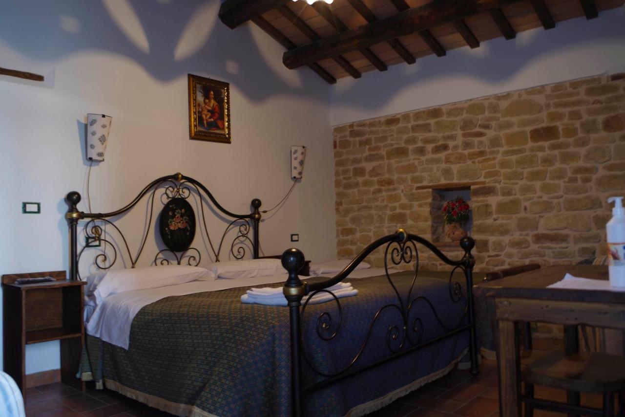 Azienda Agrituristica Colle San Giorgio Castiglione Messer Raimondo Eksteriør bilde