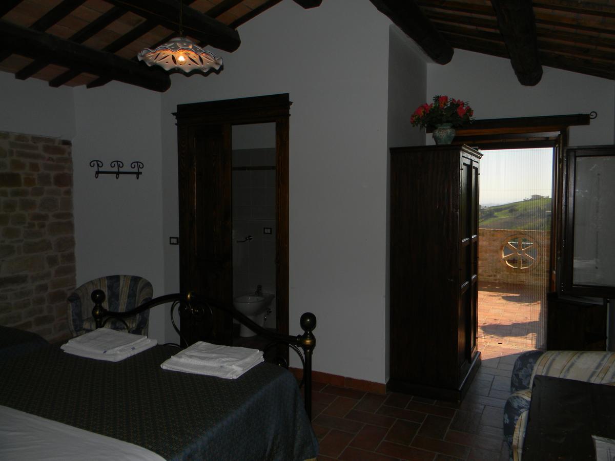 Azienda Agrituristica Colle San Giorgio Castiglione Messer Raimondo Eksteriør bilde